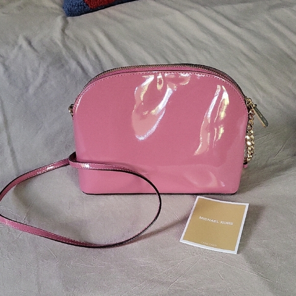 Michael Kors Pink Patent Crossbody Bag with Gold Chain - Picture 2 of 9